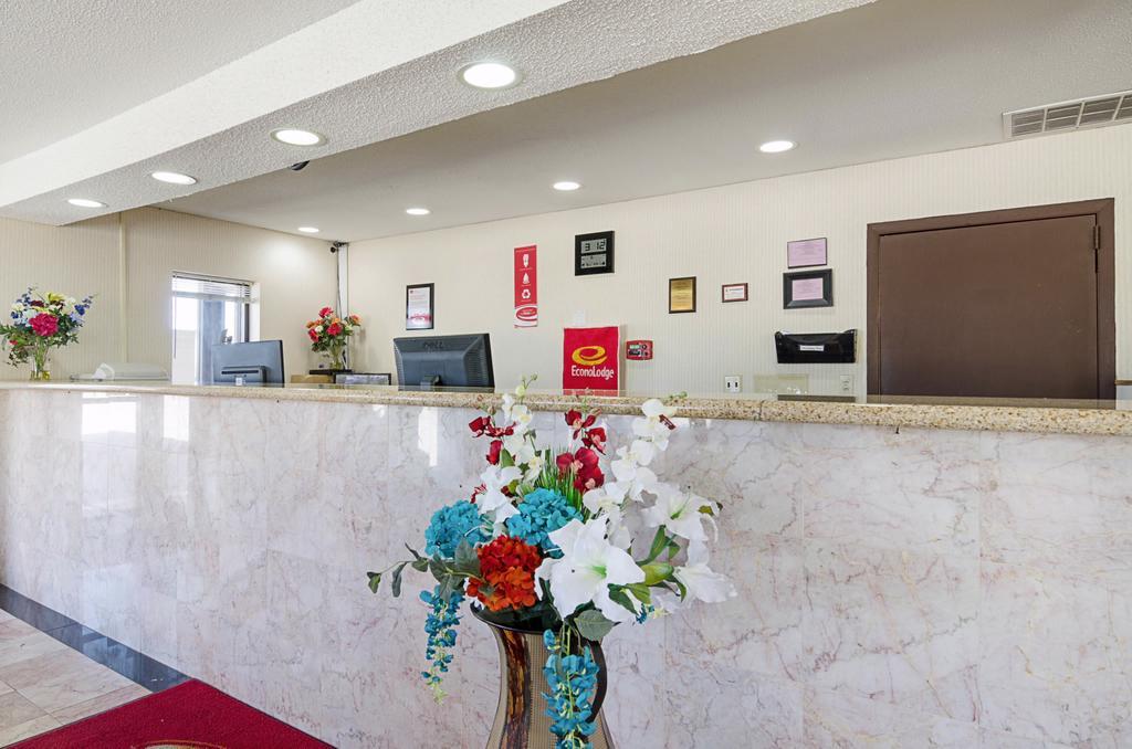 Econo Lodge Mcpherson מראה חיצוני תמונה