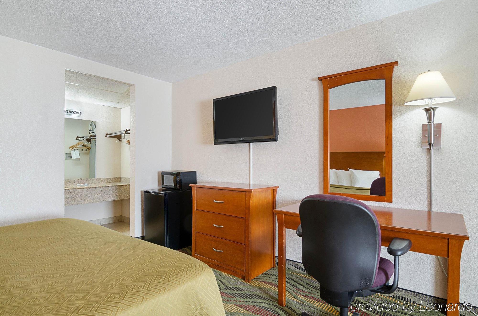Econo Lodge Mcpherson מראה חיצוני תמונה