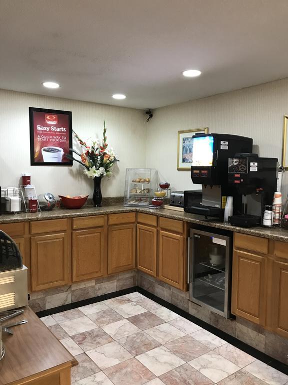 Econo Lodge Mcpherson מראה חיצוני תמונה