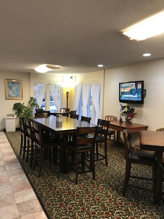 Econo Lodge Mcpherson מראה חיצוני תמונה