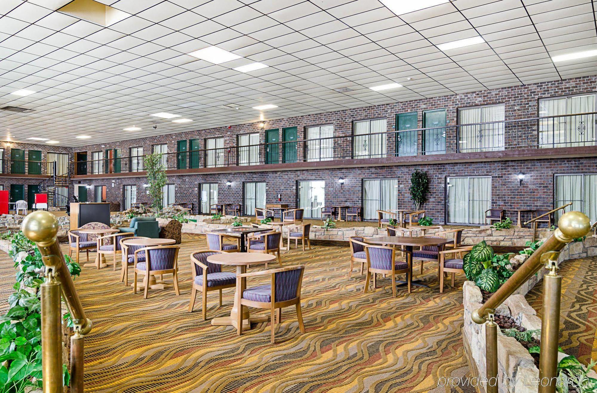 Econo Lodge Mcpherson מראה חיצוני תמונה