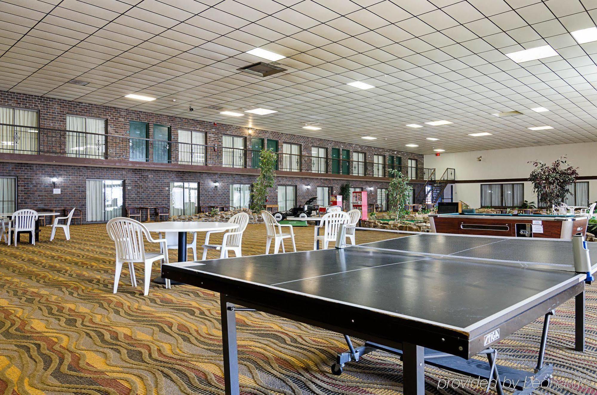 Econo Lodge Mcpherson מראה חיצוני תמונה